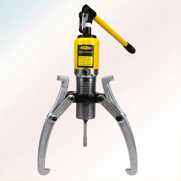Precision and strength combined in our 10-ton hydraulic puller
