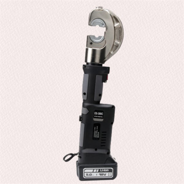 Măriți productivitatea și precizia cu un presor hidraulic pentru cablușe de baterie