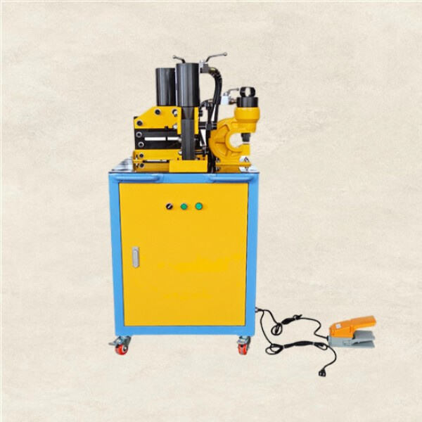 Yksinkertaistaa monimutkaisia taivutuksia kuparivanteiden taivuttimella