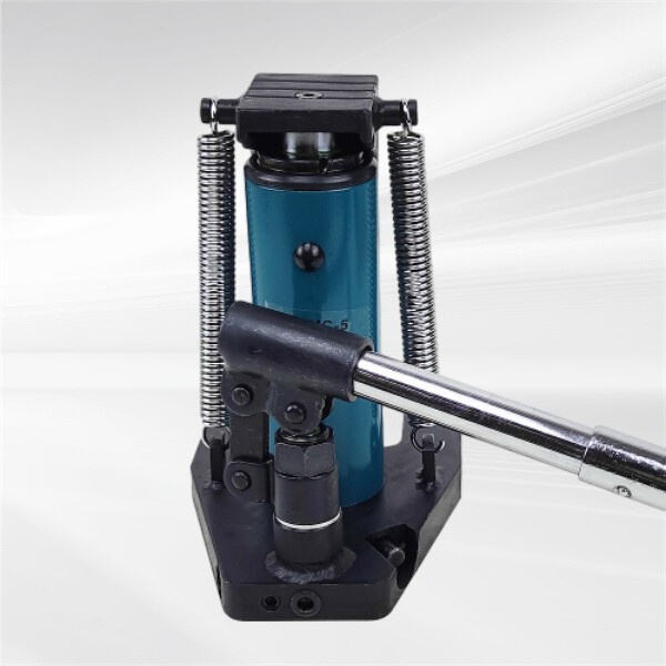 Byggd för att tåla tuffa arbetsförhållanden är denna tåvinsch hållbar och tillförlitlig för alla dina lyftbehov.