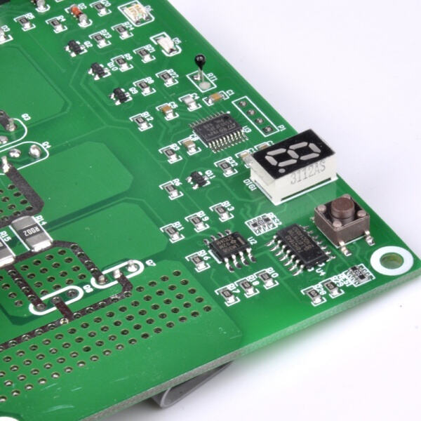 Gérez facilement votre système d'énergie solaire avec un contrôleur de charge intelligent