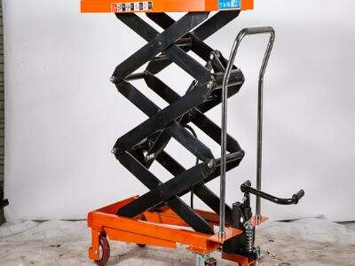 Bàn kích trục vít: Dụng cụ nâng khẩn cấp để sửa xe tại nhà