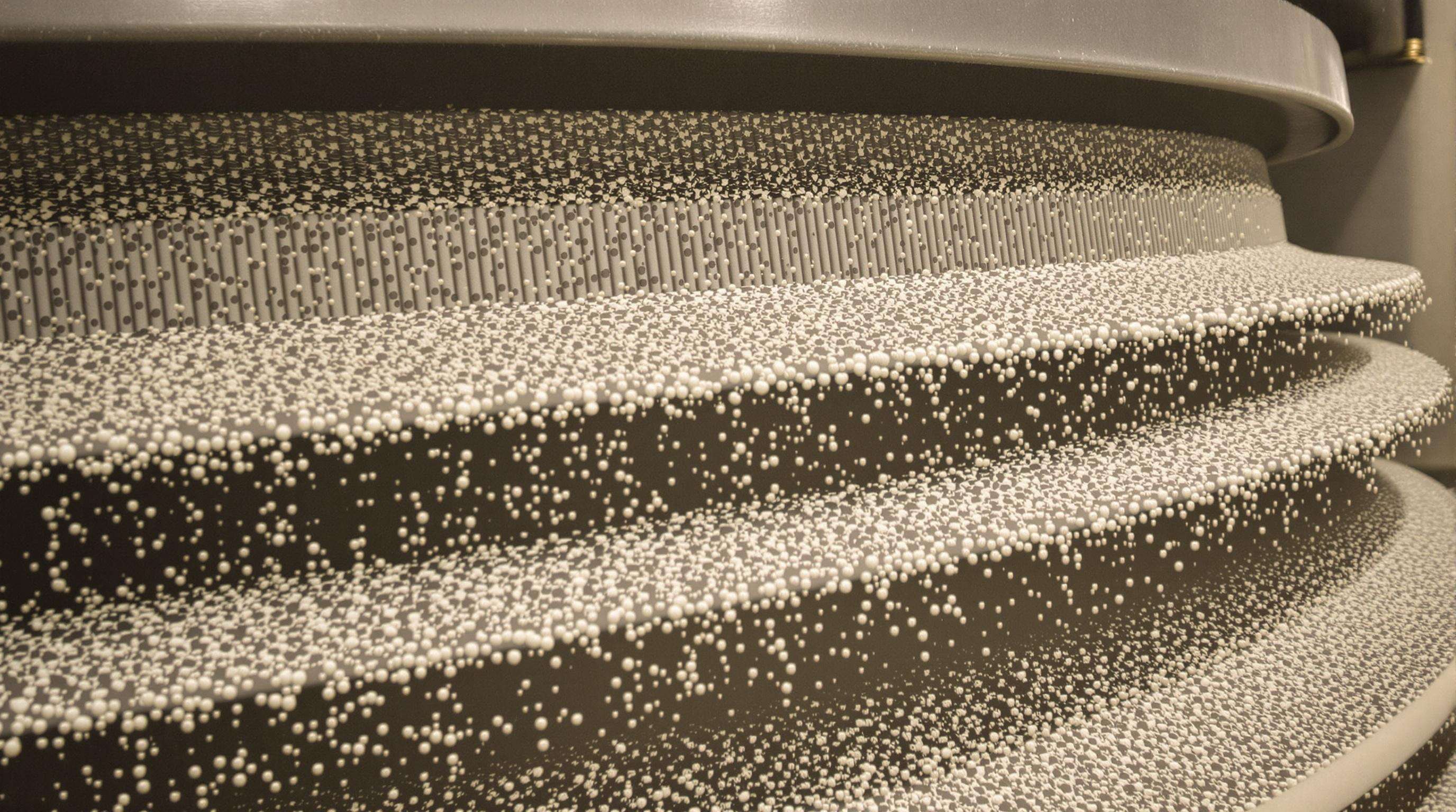 Industrial swing screen machine showing stratified particle separation on an inclined vibrating deck