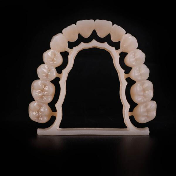 Разглеждане на предимствата на циркониевите блокове в съвременната стоматология