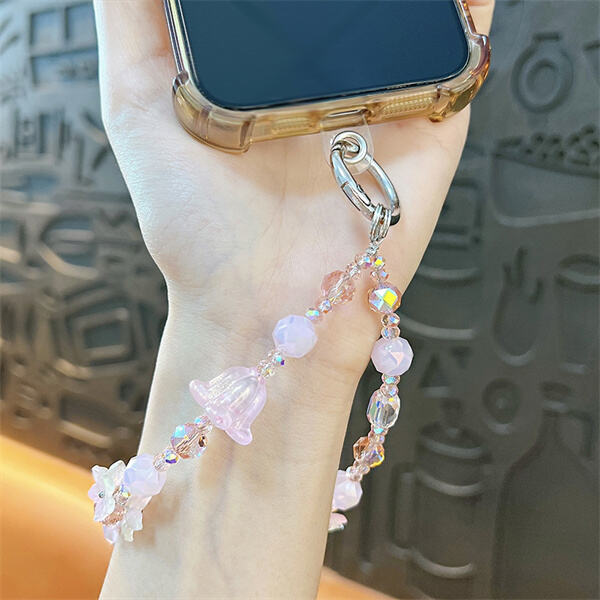 프리미엄 키 체인 컬렉션으로 아이폰 액세서리 스타일을 한 단계 업그레이드하세요.