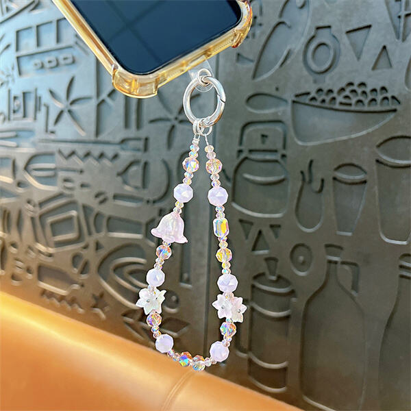 아이폰용 맞춤형 키 체인으로 나만의 스타일을 마음껏 표현하세요.