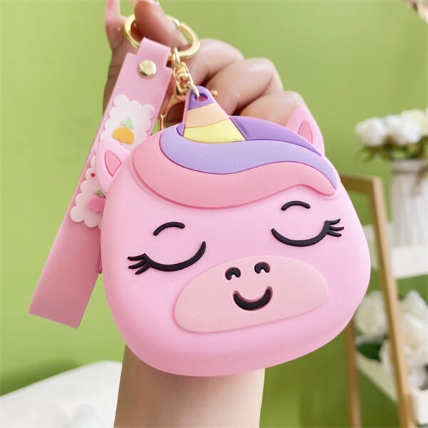 매력적이고 실용적인 귀여운 지폐 홀더 열쇠고리 컬렉션을 만나보세요. 고객들의 일상 속 휴대품에 매력을 더해줄 것입니다.