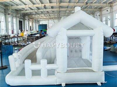 점핑 성이 어떻게 마당 파티를 기억에 남는 행사로 바꾸는지