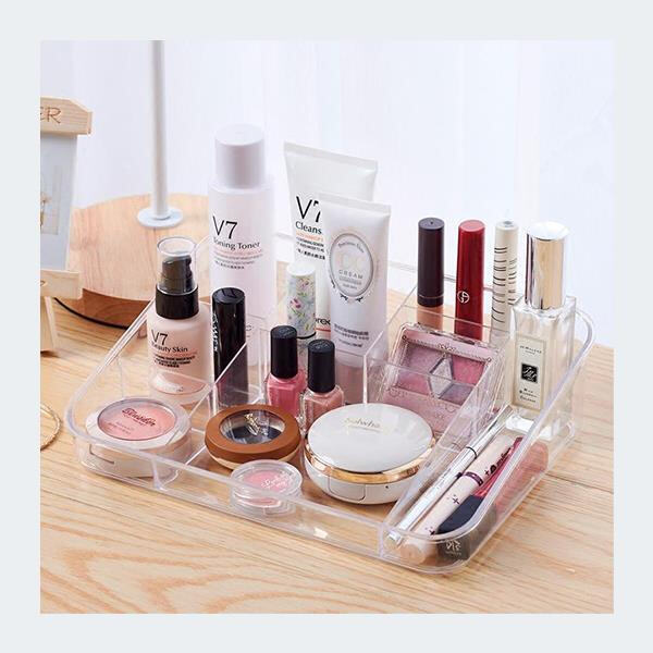 Keep your jewellery collection in order with a convenient organiser box