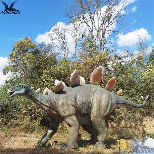 Malawak na pagpipilian ng estatwang dinosaur para sa hardin na maaaring piliin ng mga mamimiling may bilihan