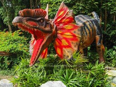 Påverkan av skum med hög densitet i anpassad animatronisk dinosauriehud