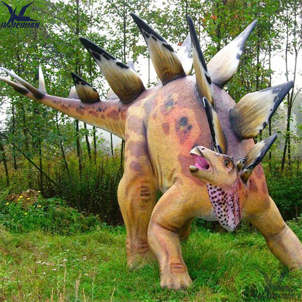 Napakahusay na gawa at detalyadong pagkukumpas sa bawat eskultura ng dinosaur