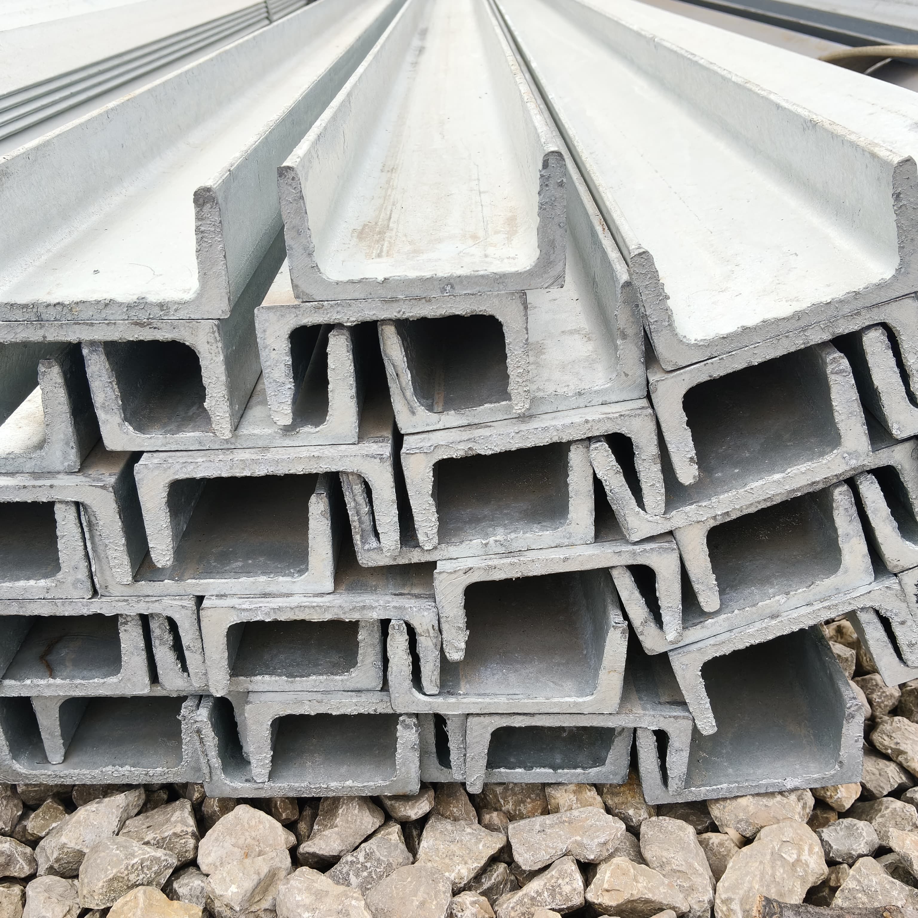 e steel channels upe300 c channel steel at competitive prices-0