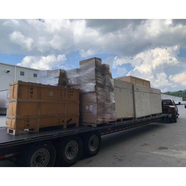 ספינות משא מביאות טווח רחב של מטענים