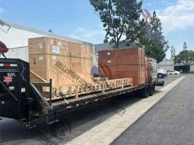 Mari jelajahi berbagai rute dan waktu transit untuk pengiriman laut