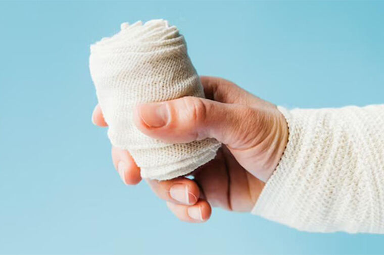 Australian scientists have developed a smart bandage that can automatically release antibiotics with a reminder function