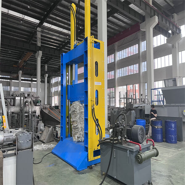 Élimination du besoin de main-d'œuvre manuelle et augmentation de la productivité avec une machine de découpe automatisée pour le recyclage des plastiques.