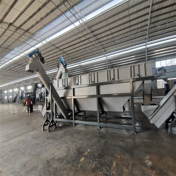 تقليل التأثير البيئي زجاجة تلو الأخرى