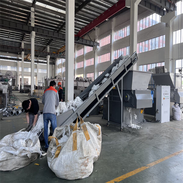 Responsableng Pamamahala ng Basura sa Tulong ng Plastic Shredder Machine