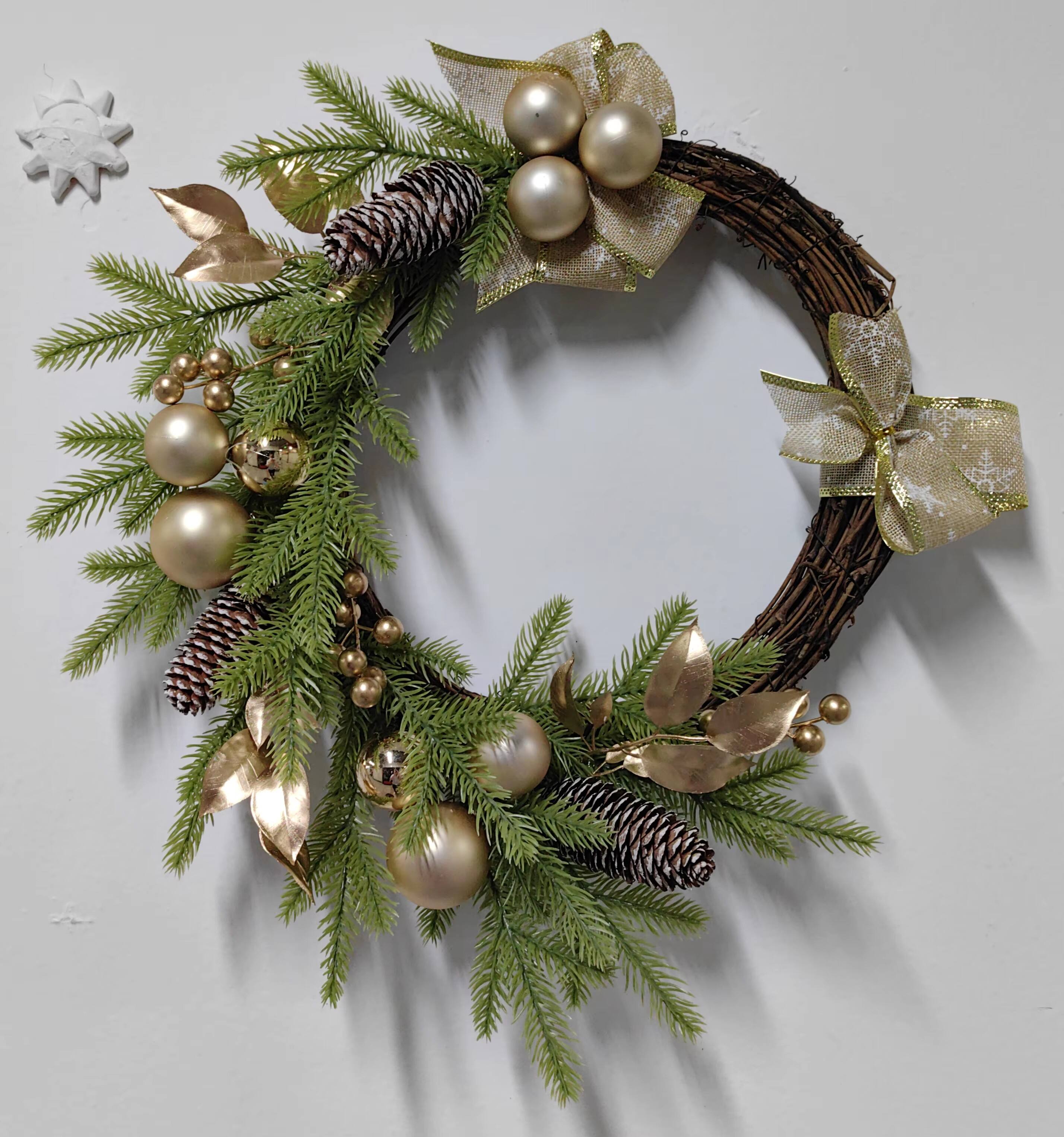 Yiwu Factory Customizable 24\" Eco-Friendly PVC Artificial Christmas Wreath ,Garland Pine Needle Material for Home Use details