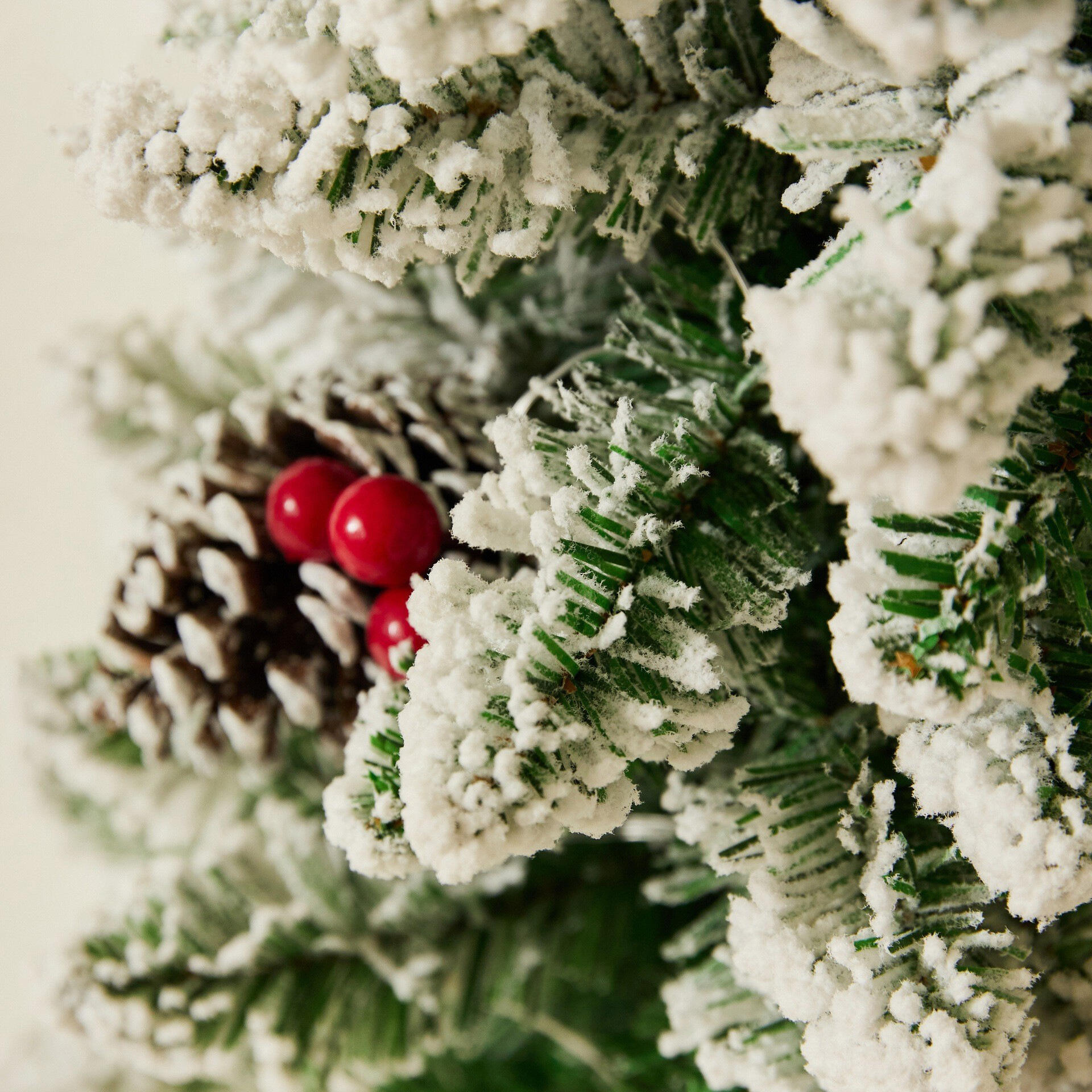 Promotional 200*30cm Christmas Garland with Natural Pine Cones & Red Berries for Xmas Decorations White Snow Accent factory