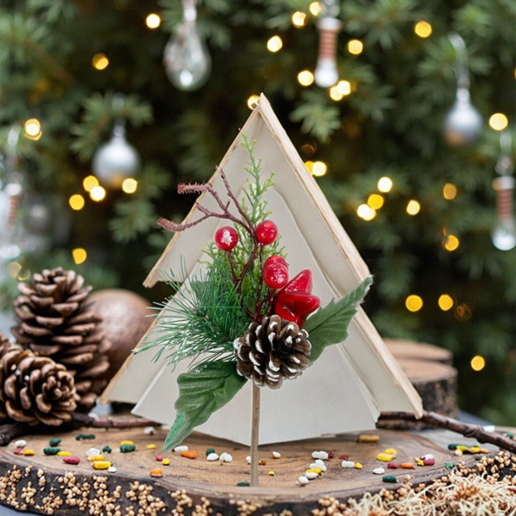 Hot Sale 20cm Christmas Tree Decor Picks for Amazon Exclusive Leaf-Shaped Berry and Pine Cone Ornaments for Xmas Decoration factory