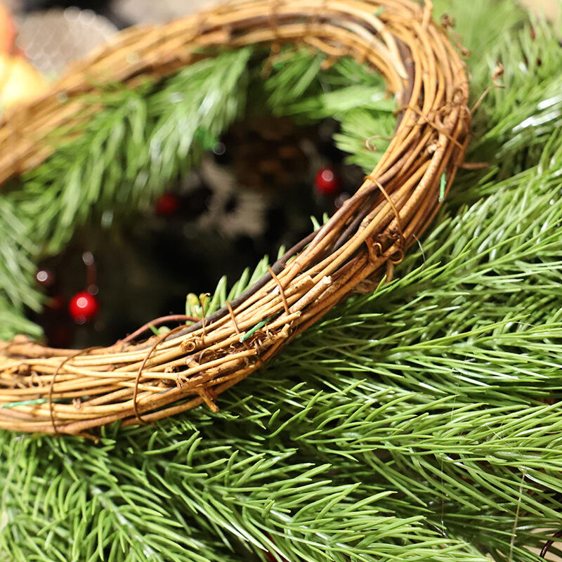 45cm Artificial Christmas PE Decoration Wreath with Berry for Shopping Mall Window Decoration Xmas Decorations Door Hanging details