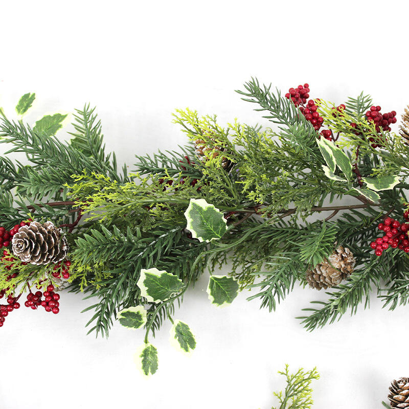150*30*8cm Festive Pinecone Berry Christmas Decorations Decorated PE Garland with Pine Cone Red Berry Christmas Decorations factory