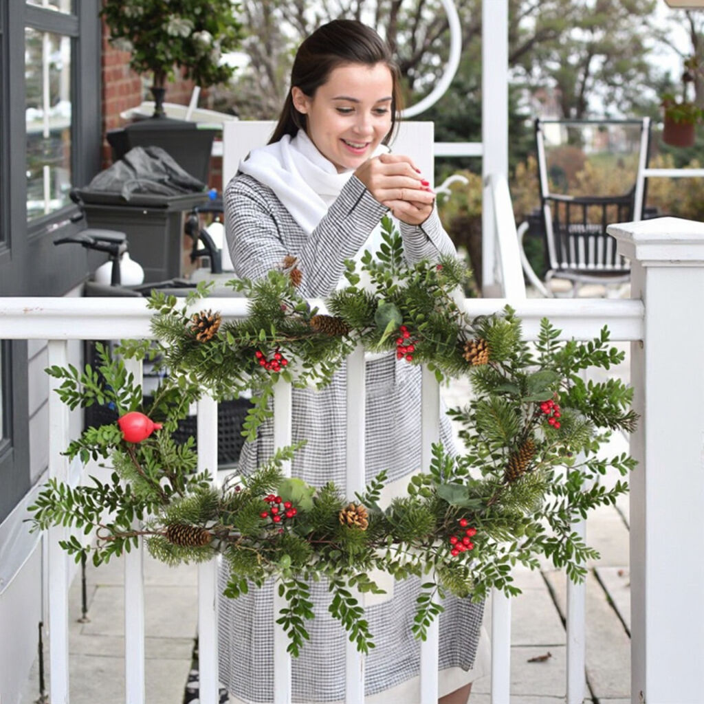 150*30*8cm Festive Pinecone Berry Christmas Decorations Decorated PE Garland with Pine Cone Red Berry Christmas Decorations factory