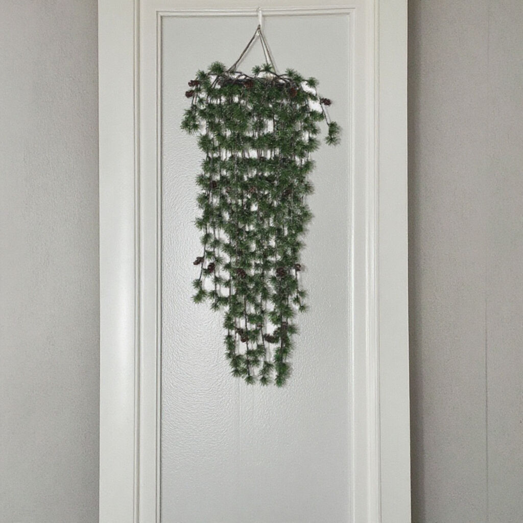 2025 Yiwu Best Selling Mini Pine Needle Christmas Hanging Decoration 25*25*68cm Modern Leaf Door Ornaments manufacture
