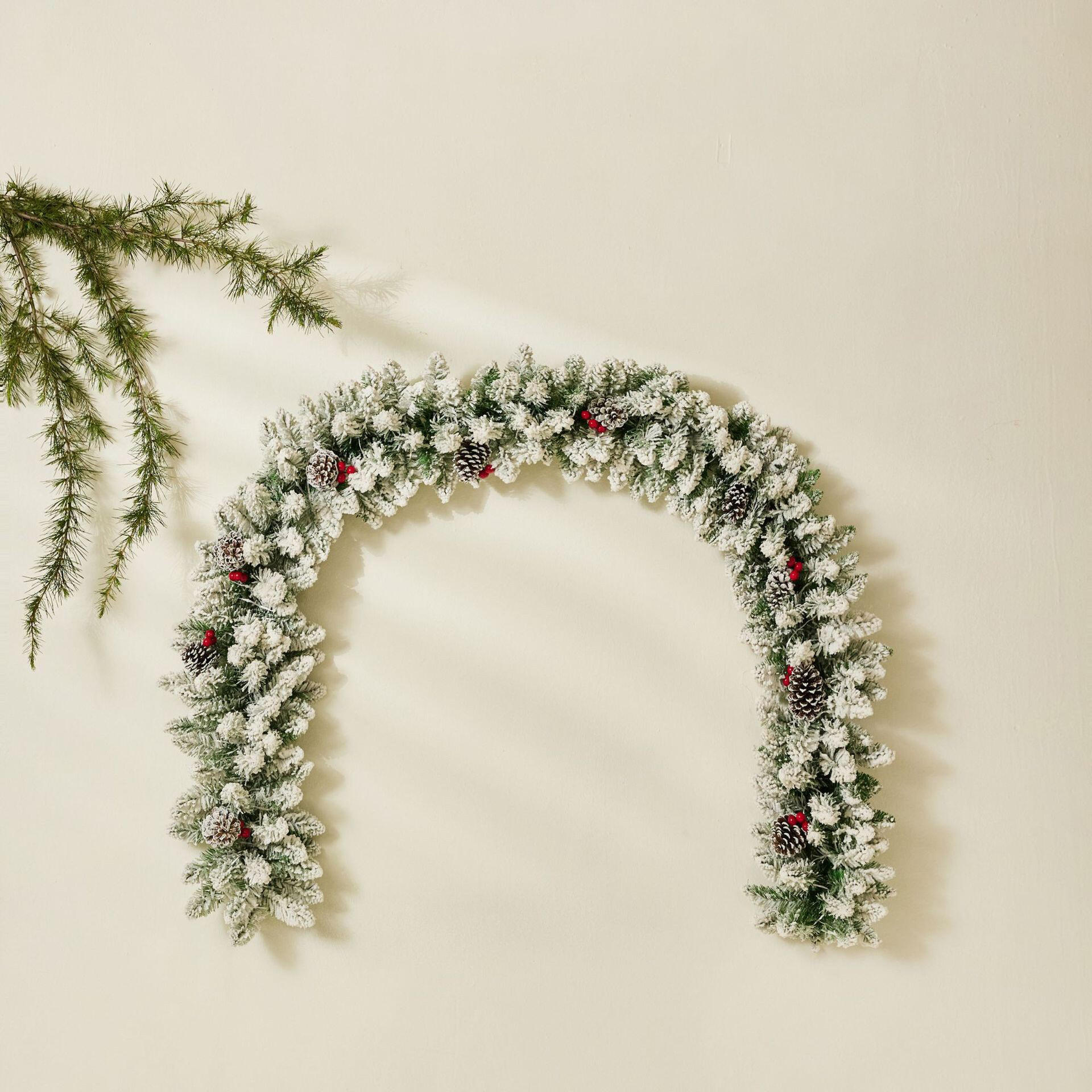Promotional 200*30cm Christmas Garland with Natural Pine Cones & Red Berries for Xmas Decorations White Snow Accent supplier