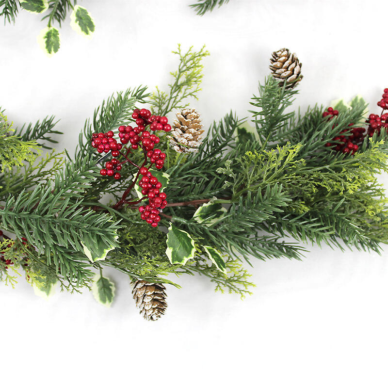 150*30*8cm Festive Pinecone Berry Christmas Decorations Decorated PE Garland with Pine Cone Red Berry Christmas Decorations manufacture