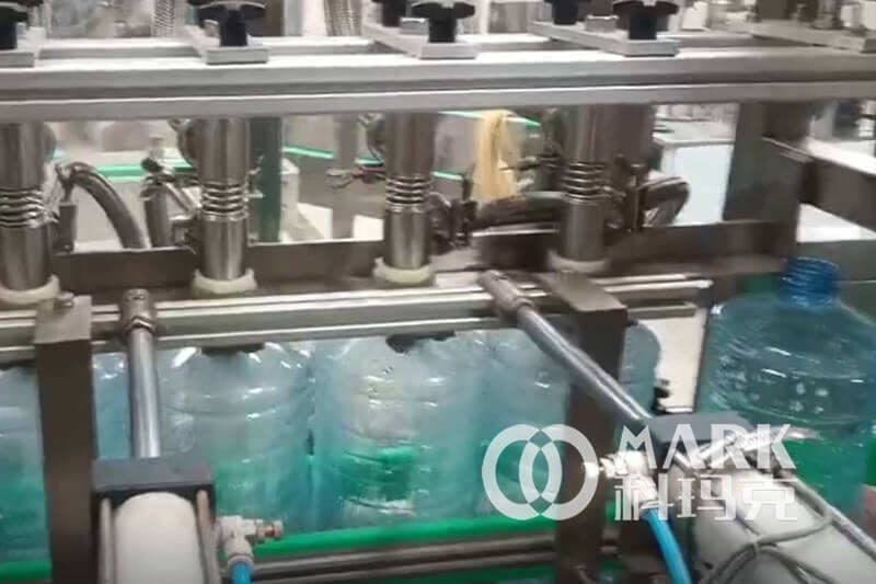 5L bottled water filling machinery (1).jpg