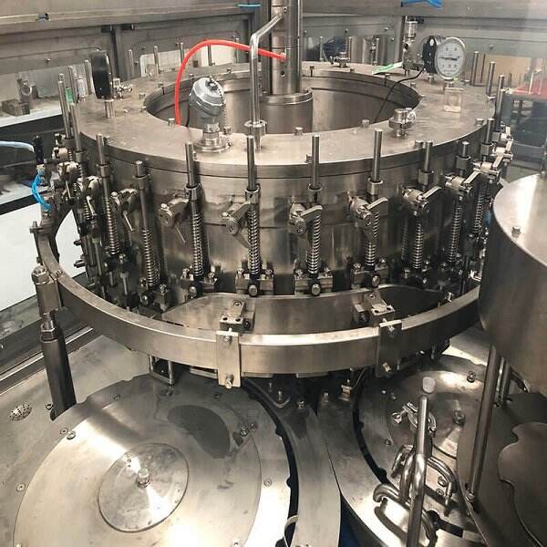 Carbonated drink filling machine working process