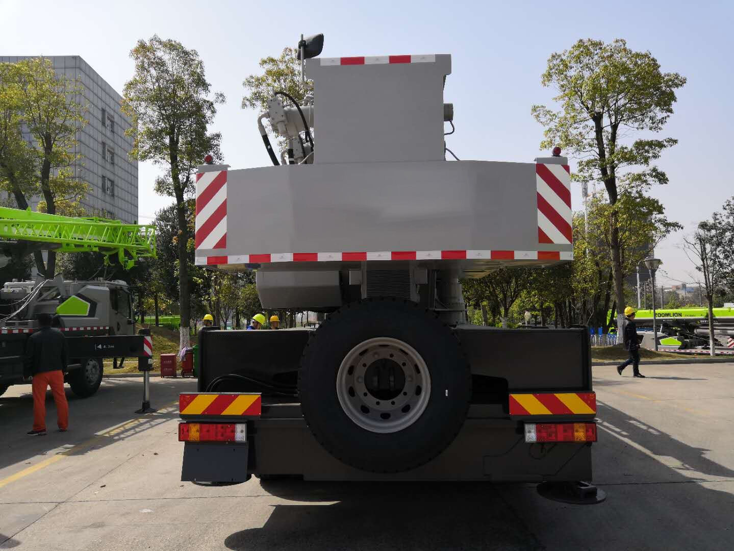 55 ton Mobile Truck Crane QY55V with Competitive Price supplier
