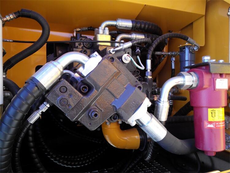 良質の油圧移動式ロータリー掘削リグ SR220C の詳細