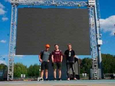 इंडोर और आउटडोर एड डिस्प्ले स्क्रीन मॉडल के बीच चयन कैसे करें