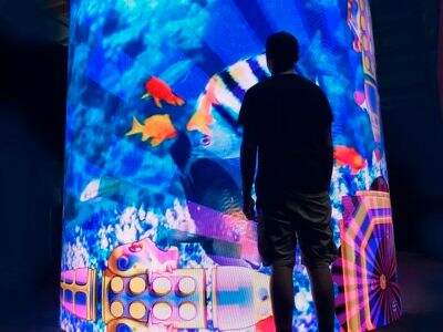 How to install and set up the LED panel display?