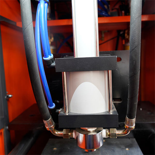 كيفية تحسين الإنتاج باستخدام ماكينة تصنيع زجاجات ماء سعة 20 لترًا