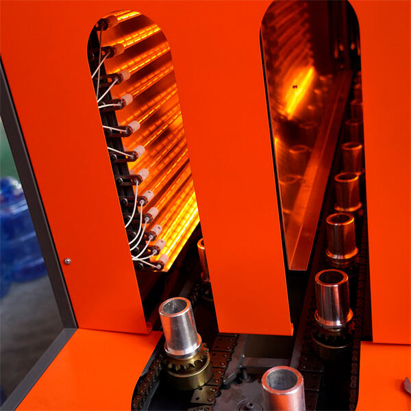 ما الذي يجعل ماكينتنا لتصنيع زجاجات الماء سعة 20 لترًا مميزة عن منافسيها