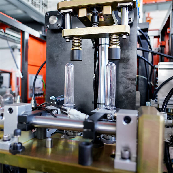 ما هي الميزات الرئيسية التي يجب البحث عنها في آلة تصنيع زجاجات المياه سعة 1 لتر