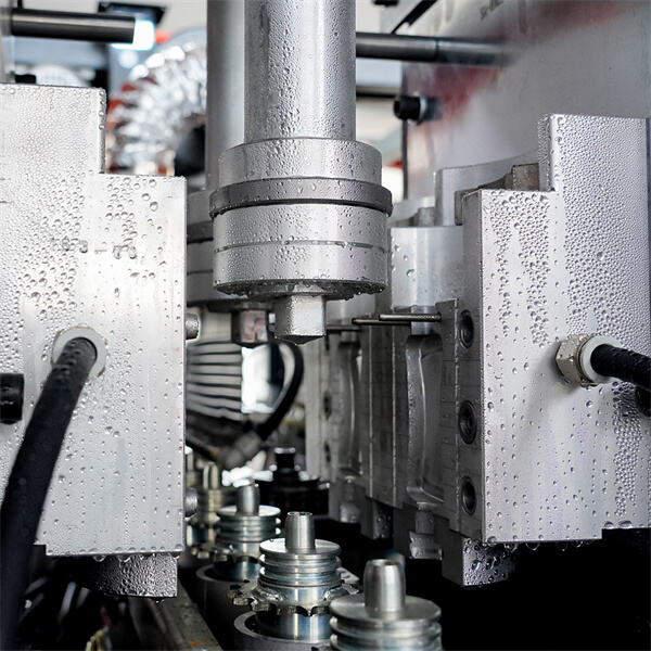 Explore as diversas maneiras pelas quais você pode personalizar garrafas de suco com uma máquina especializada.