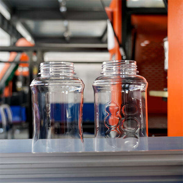 ما الذي يجعل ماكيناتنا لتصنيع عبوات الماء سعة 20 لتر مميزة عن المنافسة