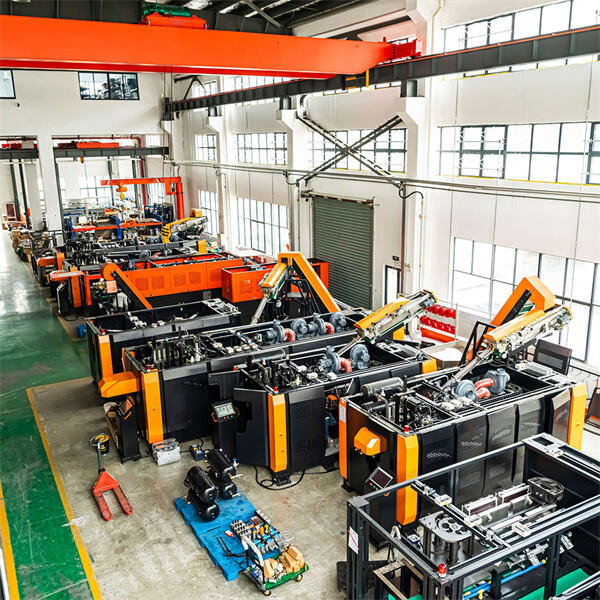What are the key features of a high-quality water bottle manufacturing machine?