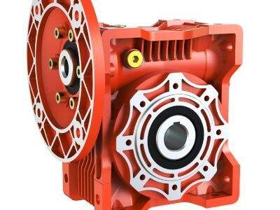 Why Elevators and Hoists Rely on the Self-Locking Feature of Worm Gears