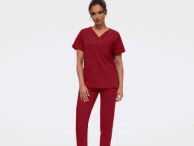 Comparing Modern vs. Traditional Medical Scrub Sets for Doctors