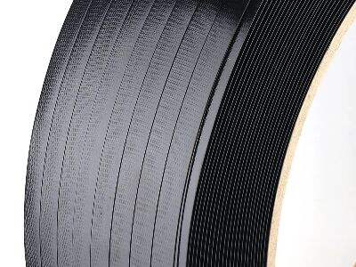 El flejado de PET resiste bajo presión en las industrias del hormigón, la madera y los metales