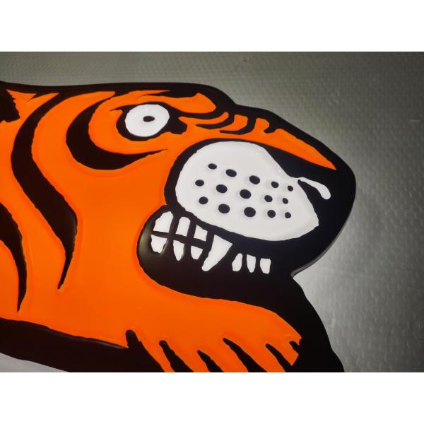 Accroissez la visibilité de votre marque grâce à nos solutions de caissons lumineux sur mesure aux formes personnalisées