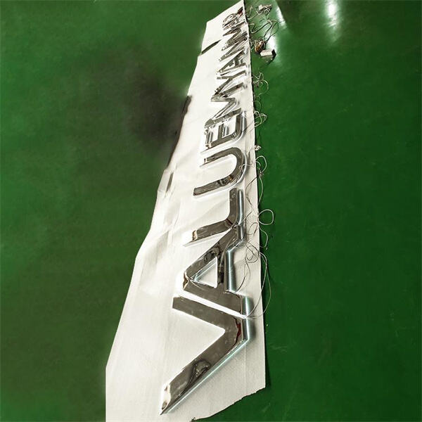 Attract More Customers with Bright and Energy-Efficient Outdoor Signs