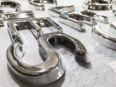 Giant Phone Models: Perfectly Replicating Brushed Metal & Glass Textures.